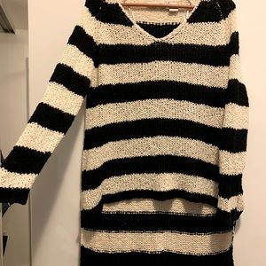 Kersh knit sweater size large asymmetrical length front and back.